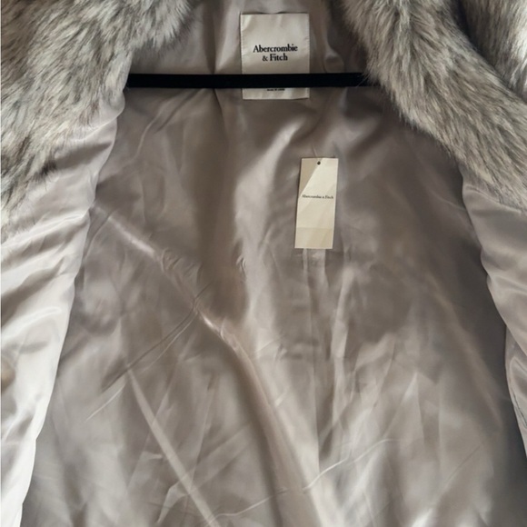 NWT Abercrombie & Fitch Faux Fur Coat - Picture 8 of 8